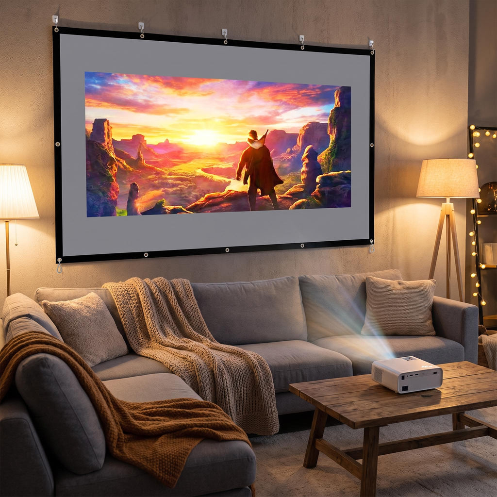 Pantalla de tela colgada en el salón con una película